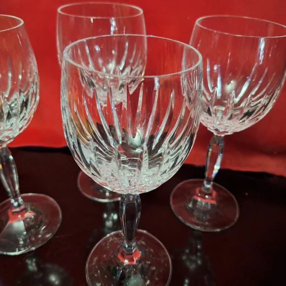 ✨ Vintage Heavy Cut Lead Crystal Wine Glasses - Set of 4 ✨ - Picture 2 of 5